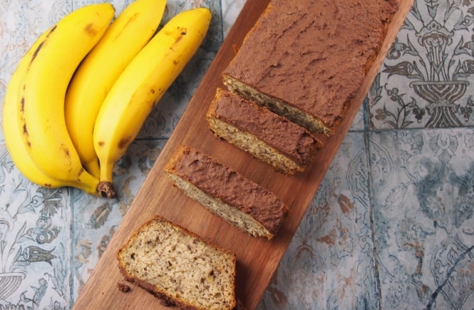 Veganes Bananenbrot mit Kokos ohne raffinierten Zucker